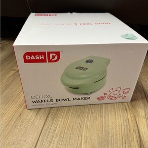Dash Deluxe Waffle Bowl Maker - Green